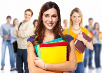 Care sunt joburile pentru care opteaza tinerele in perioada studentiei?