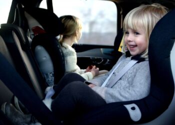 Vrei sa cumperi scaunul auto pentru copil? Iata ce sa urmaresti