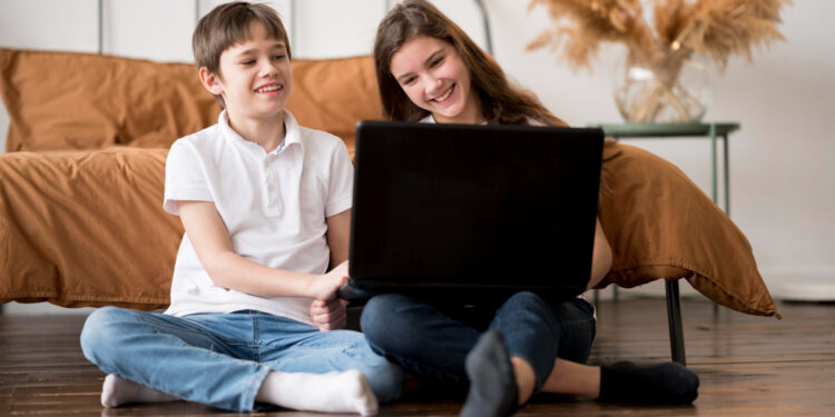 4 Motive pentru care ar trebui să-ţi cumperi un laptop second hand